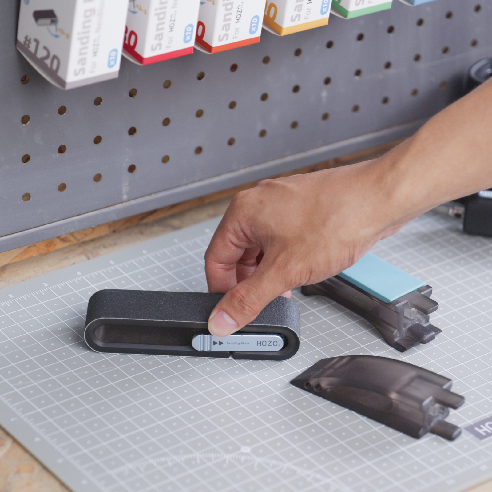 Swappable sanding heads for flexible sander use